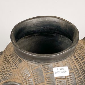 Jarra de Terracota con Forma de Mulita y Asa, Firmada - imagen 7