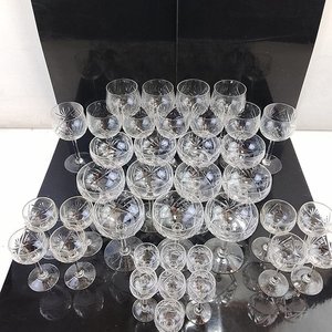 L 094 - Conjunto de copas de licor y de vino de vidrio tallado con diferentes motivos, ideales para vestir una mesa importante (Buen Estado) - imagen 5