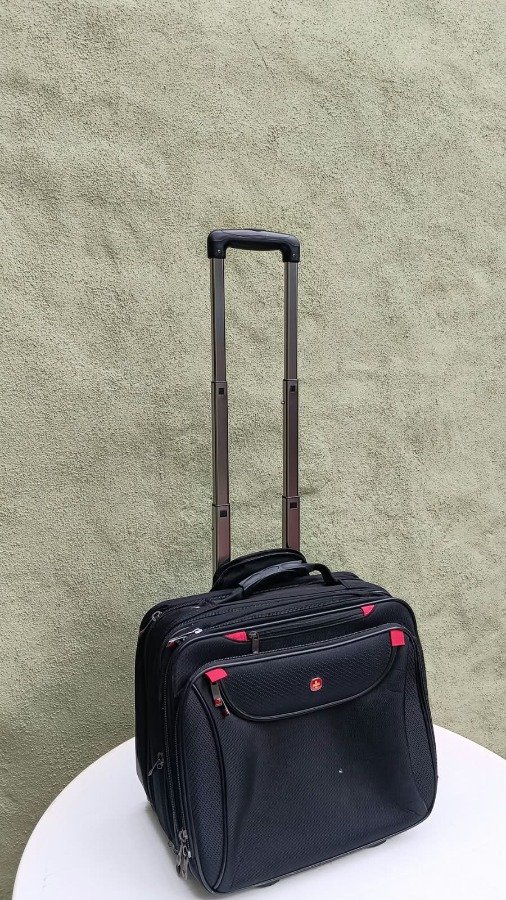 Bolso de Viaje Estilo Valija Negro con Ruedas y Mango Extensible