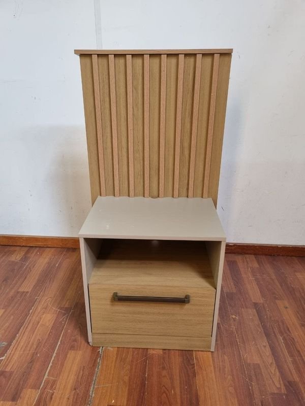Mesa de Luz Moderna Madera y Gris con Cajón y Estante