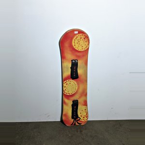 Lote siguiente: Tabla de Snowboard con Fijaciones