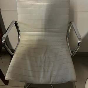 Lote anterior: Silla de Escritorio Blanca con Brazos Cromados