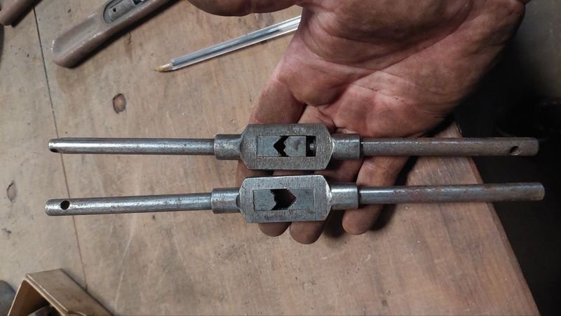 Dos porta machos de metal en buen estado - imagen 3