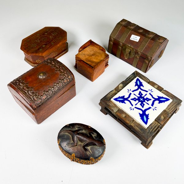 Lote anterior: Colección de cajas de madera y cerámica