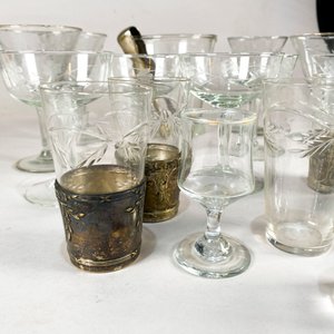 Conjunto de 19 Piezas: Hielera con Pinza, Copas y Vasos Vintage - imagen 2
