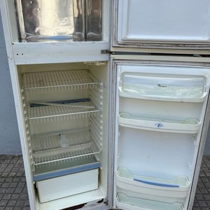 Heladera Whirlpool Blanca de 2 Puertas con Freezer - imagen 2