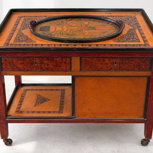 Lote anterior: Mesa de Servicio Antigua con Bandeja Decorada y Ruedas