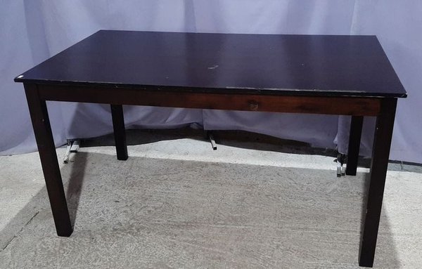 Mesa de Comedor Delfino Alvarez de Madera Oscura