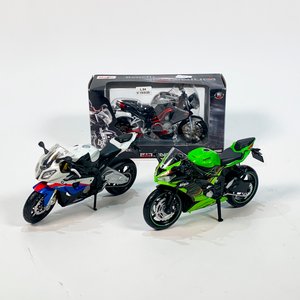 Lote siguiente: Colección de 3 Motos a Escala: Benelli Negra, Kawasaki Verde y BMW Blanca