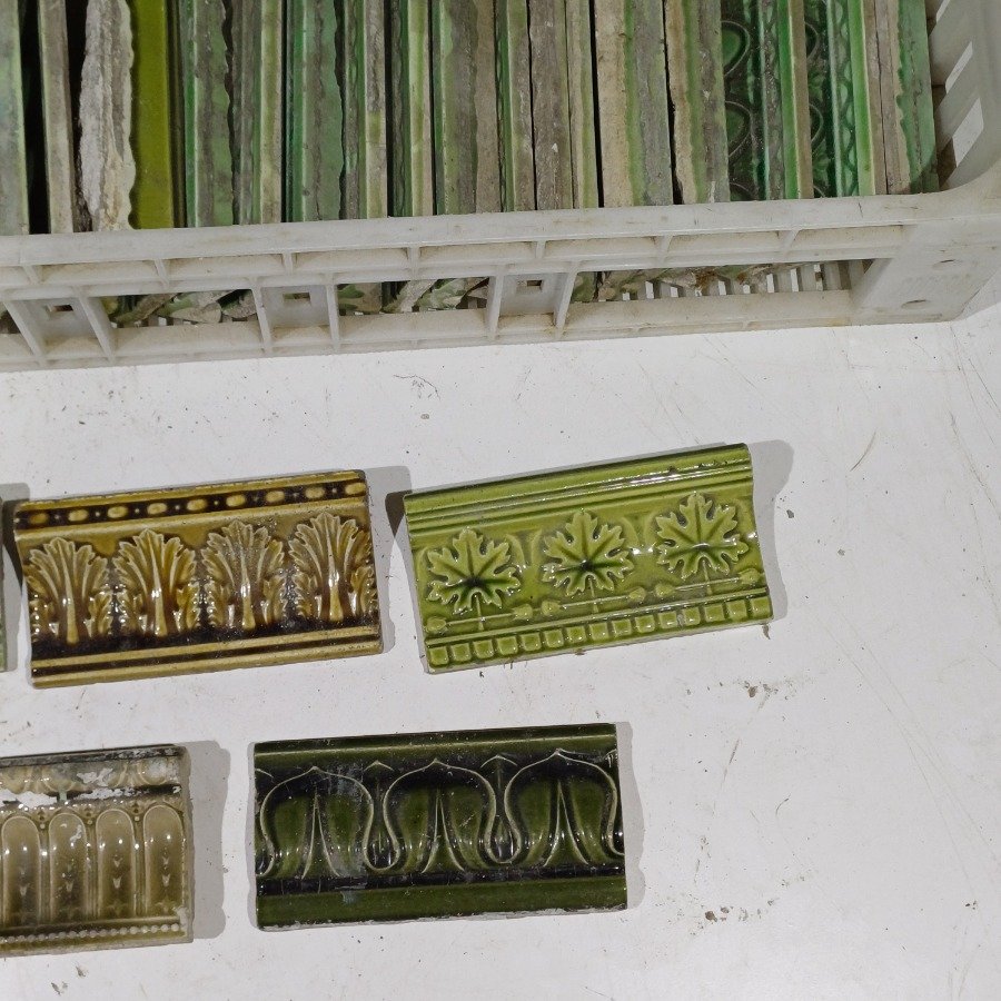 Colección de mayólicas verdes y amarillas - imagen 4
