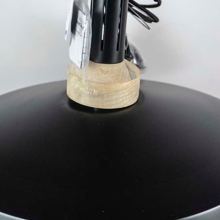 Colgante de luz con metal negro y madera - imagen 2