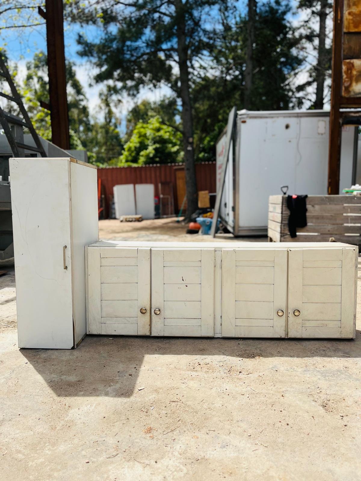Muebles Aéreos Blancos con 5 Puertas