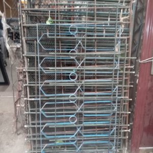 Lote anterior: Diecisiete Rejas de Hierro Verde para Ventanas