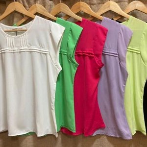 Lote de Blusas y Remeras de Dama Variadas - imagen 1