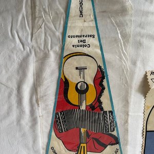 Banderines y Llavero de Madera Colonia del Sacramento 1969 - imagen 4