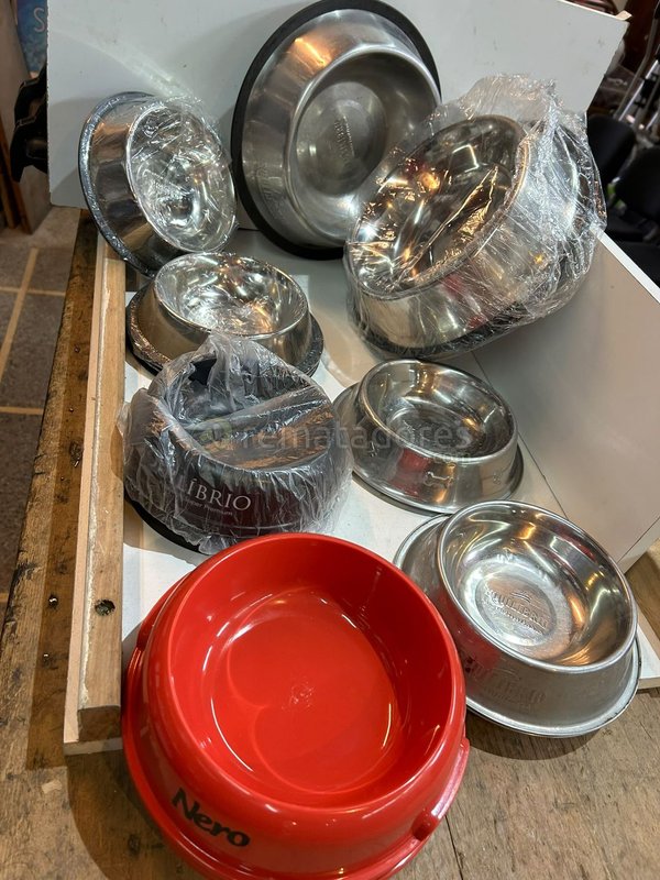 Set de 7 Comederos para Mascotas Metálicos y Plástico Rojo