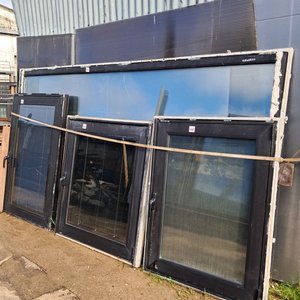 Lote anterior: Ventana Fija Aluminio Negro DVH 167x296x7 cm con Vidrio Rajado
