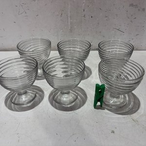 Lote siguiente: Juego de 6 Copas de Helado de Vidrio Estriado