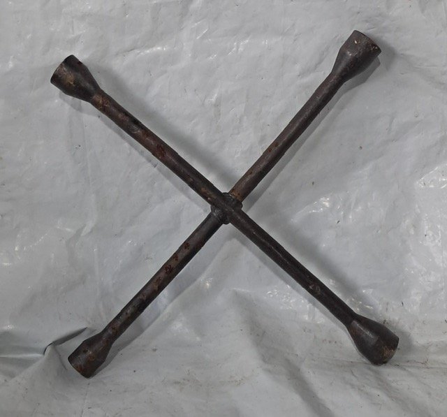 Llave de Rueda Tipo Cruz