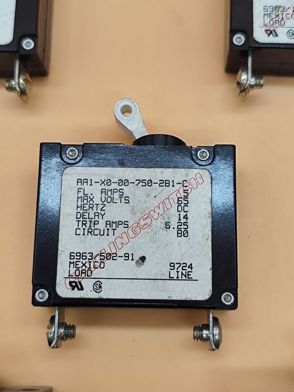 Disyuntor de panel Seachoice de diferentes amperios - imagen 3