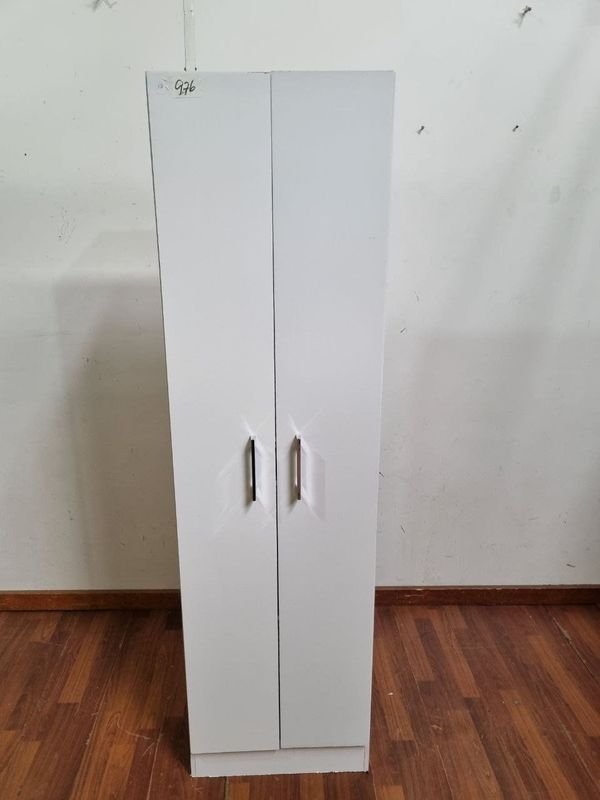L 976 - Practico placard multiuso en melamina color blanco con dos puertas y estantes interiores (Medidas 47x27x171cm) - imagen 1