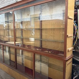 Vitrina Exhibidora Grande de Madera y Vidrio con Luz Interna - imagen 4