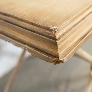 Mesa Auxiliar Plegable Metálica con Aplique Dorado y Ruedas - imagen 3