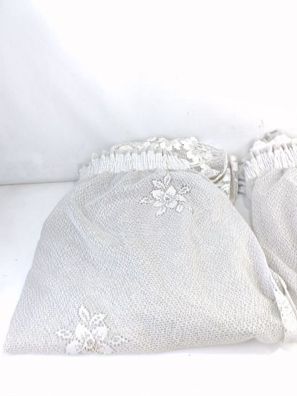 Paños de cortinas blancos con encaje y bordado - imagen 3