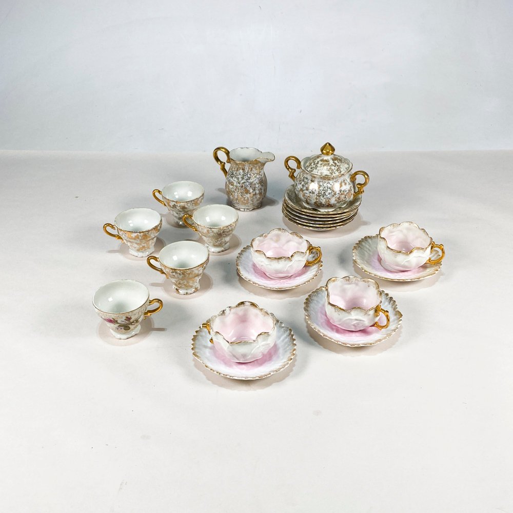Lote siguiente: Loza de porcelana con diferentes diseños y tamaños