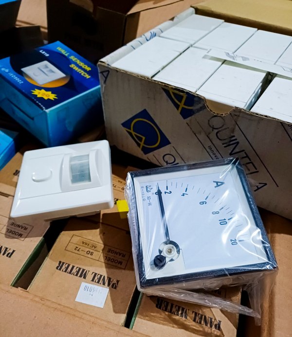 Sensores de Movimiento y Panel Meters (Amperímetros/Voltímetros)