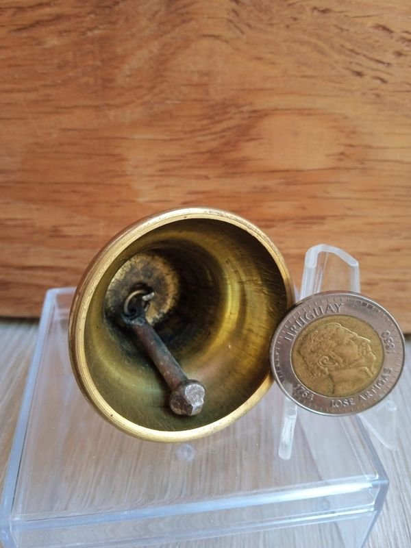 Campana Rusa en Bronce y Esmalte con Badajo y Escenas Tradicionales - imagen 2