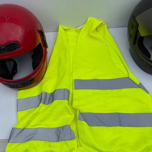 Dos Cascos de Moto y Chaleco Reflectivo Talle XXXL - imagen 2