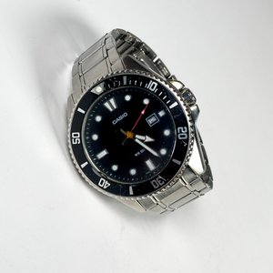 Reloj Casio de Caballero para Buceo con Malla de Metal - imagen 2
