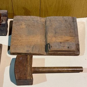 Lote de Herramientas de Carpintería: Prensa, Cuchilla, Martillo y Más - imagen 6