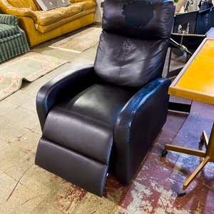 Lote anterior: Sillón Reclinable de Cuero Negro