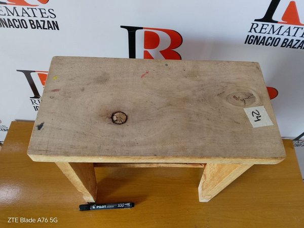 Banquito de madera para uso en hogar - imagen 2