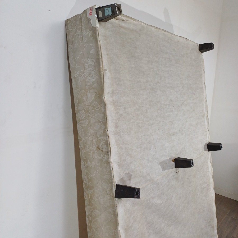 Caja para sommier con rotura en el forro y 7 patas - imagen 10