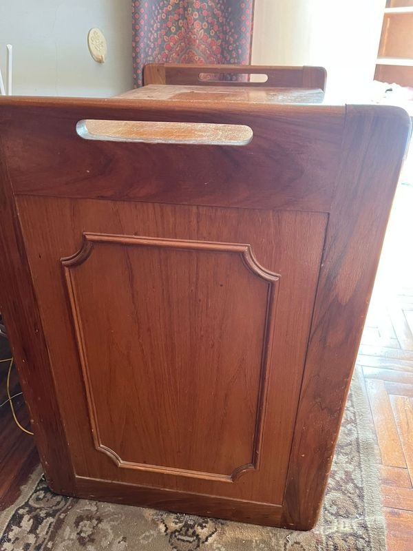 Rack de madera con molduras en excelente estado - imagen 4