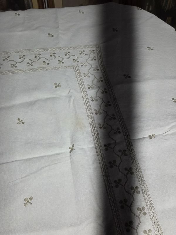 Mantel bordado con servilletas de mesa - imagen 11