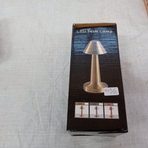 Cuatro piezas. linterna + farol de camping + lampara + soporte para celular. - imagen 3