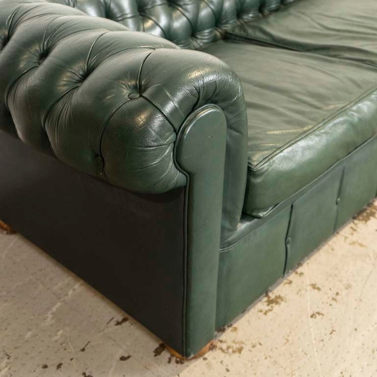 Sofá tipo Chesterfield capitoneado de cuatro cuerpos - imagen 2