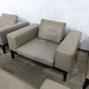 Sillones de Estilo Contemporáneo Camerich USA en Cuero Gris con Base de Madera Maciza - imagen 2