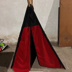 Carpa Infantil Tipo Indio con Diseño de Lunares Rojos y Negros - imagen 3