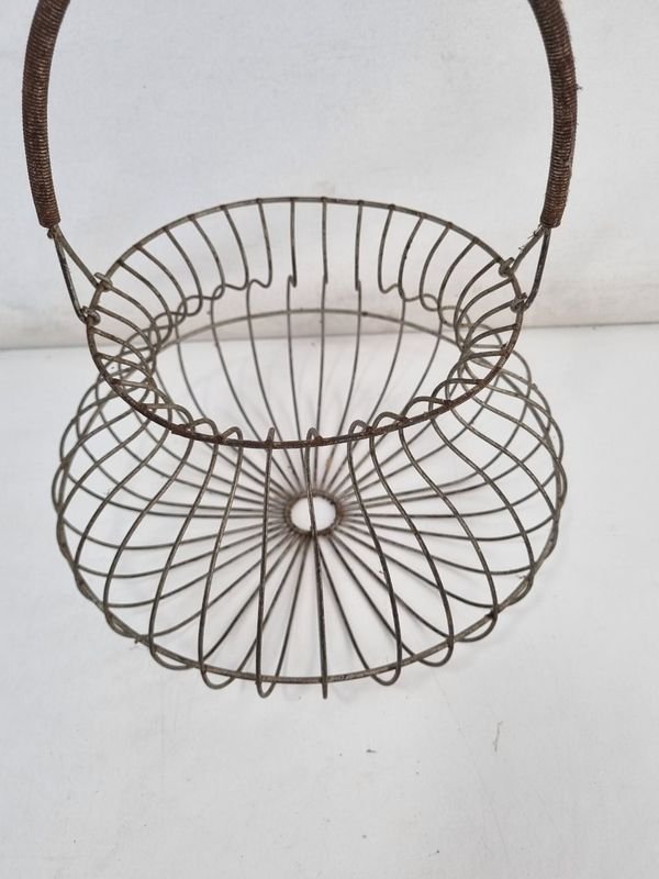 Huevera Antigua - Wicker Basket con Anillo de Metal - imagen 3