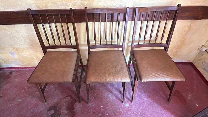 Sillas de Madera Dura con Asientos Tapizados en Buen Estado - imagen 5