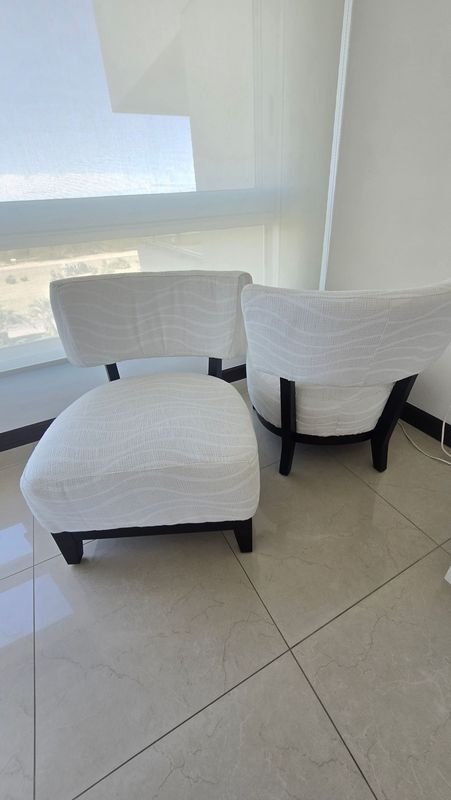 Sillones redondos tapizados de tela blanco - imagen 4