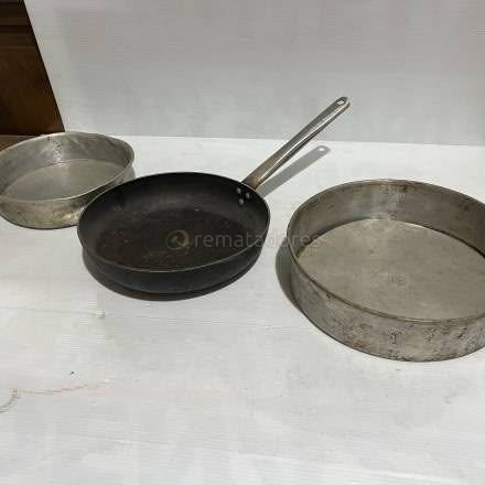 Set de 3 moldes y sartén de metal para cocina