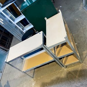 Dos Estanterías Metálicas con Estantes de Madera - imagen 5