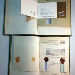 2 Volúmenes Academia Uruguaya de Numismática y Bibliofilia: Banco de Cobranzas 1964 y Homenaje a Asociación Numismática Argentina 1964 - imagen 7