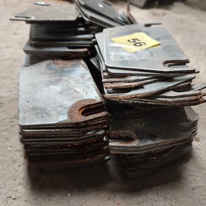 Placas y Herrajes Metálicos para Fijación de Estanterías - imagen 2